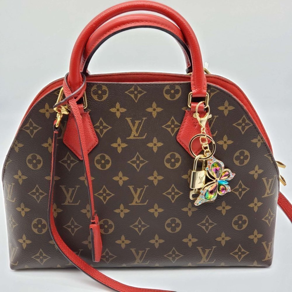LV Gold Padlock 🔑 Authentic Louis Vuitton Charm + Unbranded Butterfly Keychain - Picture 9 of 9